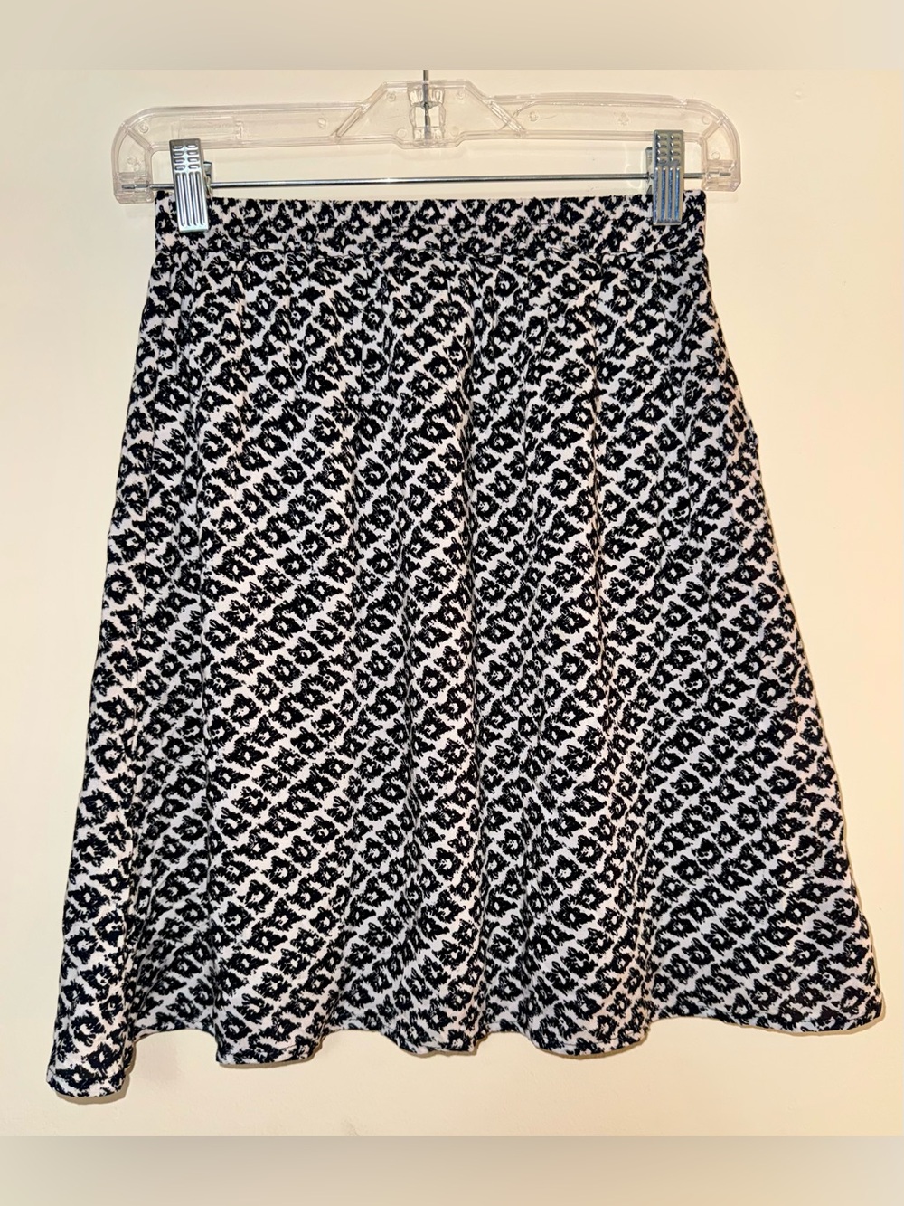 Soyaconcept Black & White Flowy Skirt w Elastic Waist & Pockets and Lining XS